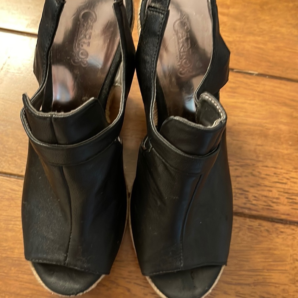Sold Carlos Santana us black leather wedge 7,5
